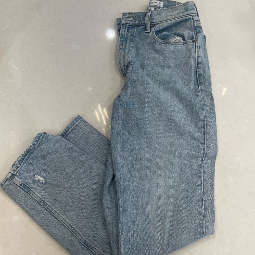 Abercrombie high waisted jeans that everyone has been obsessed with